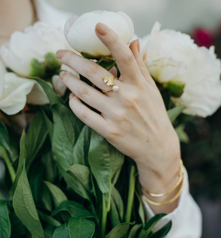 18K Gold Vermeil Ginkgo and Pearl Ring | INES SANTOS JEWELLERY | Jewellery Gold Vermeil on Silver | Women&